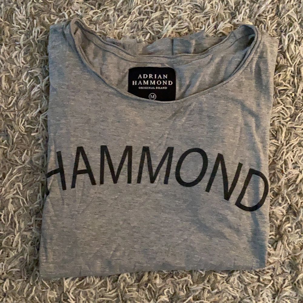 Adrian Hammond - T-shirts | Plick Second Hand