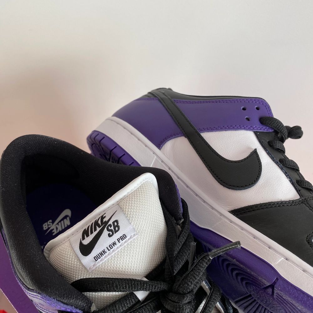 Nike SB Dunk Low Court Purple. Brand new. US 11.5/ EU 45.5. 2900. Meet up in Stockholm available. No trade/exchange.. Skor.