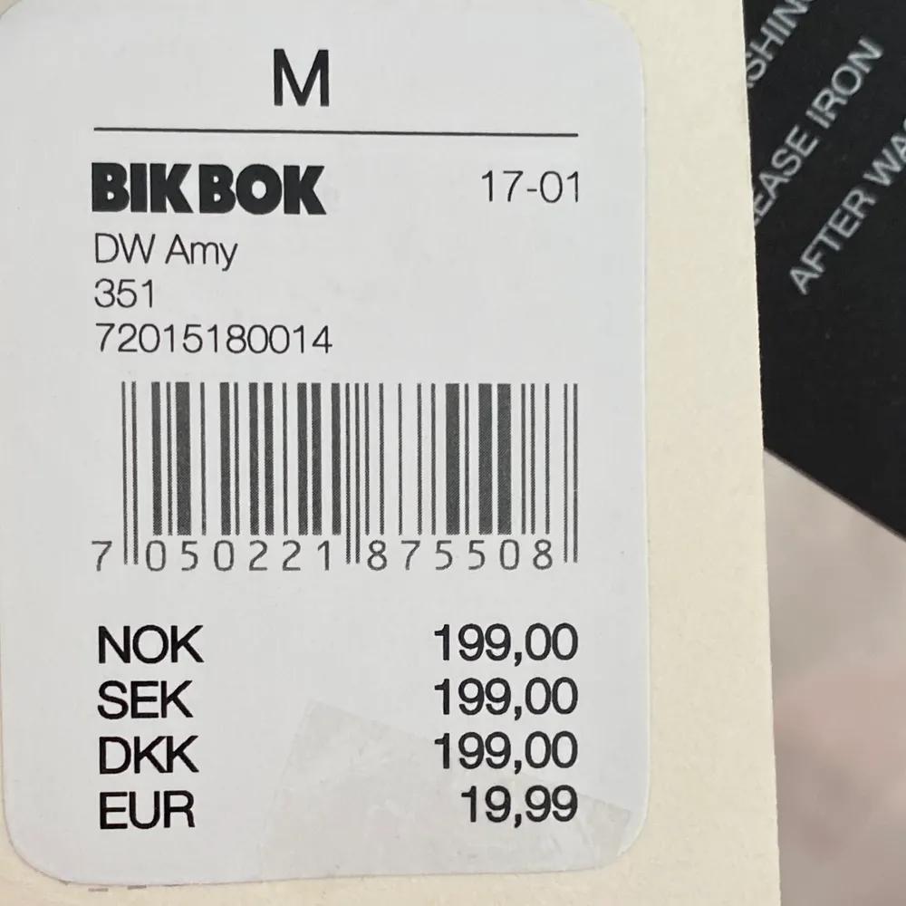Oanvänd klänning från Bik Bok med lappen kvar i stl M, . Klänningar.