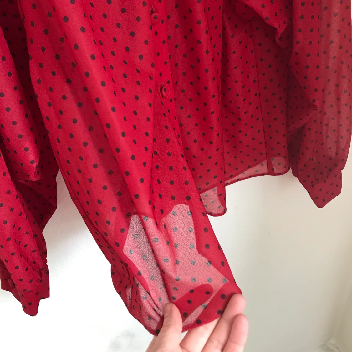 Vintage blus röd med prickar strl S/M - 91