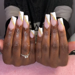 Gele naglar  - Skulle du vara intreserad och göra Gele naglar hos mig e det bara och skriva till mig❤️ skriv i chatt om ni vill ha min instagram, priset 