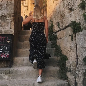 Klänning - Superfin klänning från HM. Använd ett fåtal gånger. 