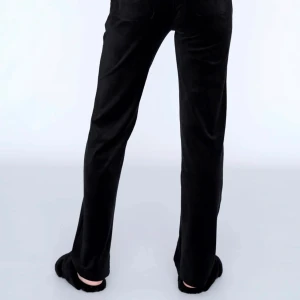 Juicy  - ❌söker❌ vill köpa såna för ett rimligt pris skriv till mig då. Helst ska det kosta runt 500. Och vara i storlek xxs.