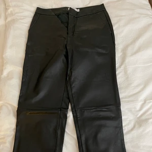 Pupants - Läderimitation byxor från NAKD, skriv för fler bilder 