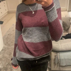 Tröja - Cool tröja från hunkydory! Kool dragkedja på sidan av tröjan! 