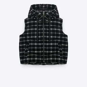 Slutsåld zara väst  - Säljer denna populära zara väst som nu är slutsåld. Storlek M