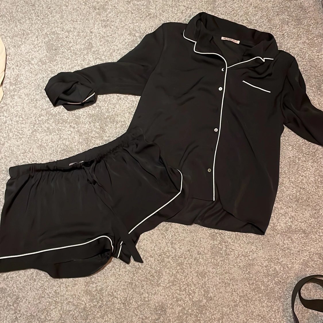 Svart pyamas sett  - 90