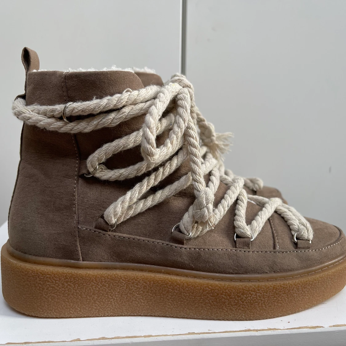 NYA Puderrosa / beige boots