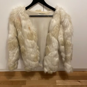 Pälsjacka i fuskpäls - En fin pälsjacka i fuskpäls