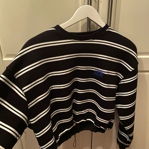 Tröja  - Knappt använd, köpare står för frakt 