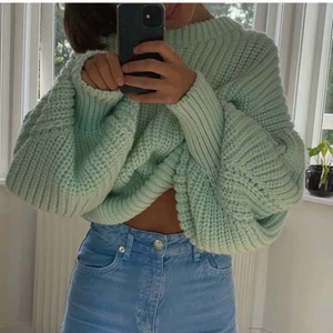 Stickad tröja  - Säljer denna sjukt snygga stickade tröjan från Zara, endast använd några få gånger så den är i mycket bra skick! (Lånad bild) 