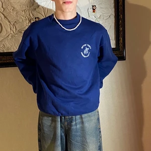  Chosen Vintage Sweatshirt - Baptist Church Academy Sweatshirt, inga defekter på tröjan och den sitter som en S. Kom dm för mått eller andra frågor!