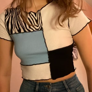 tee  - topp med olika färger och mönster, jätte skön och sitter jättebra. 