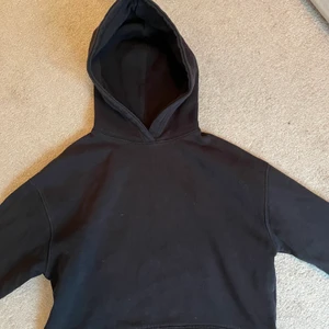 Cool hoodie!🖤 - Jättesnygg stilren hoodie!🖤 knappt använd, fint skick!⭐️ frakt ingår inte i priset