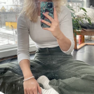 Jeans - Gröna jeans från ASOS! Märket är ASOS DESIGN. Använda en gång! Väldigt mjukt material!