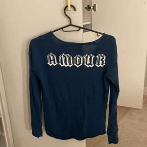 Zadig voiltaire tröja - Säljer denna jätte fina zadig tröja för får dne tyvär inte till användning!!❤️❤️