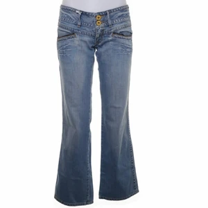 Pepe jeans lågmidjade Y2k  - Sååå snygga lågmidjade jeans från Pepe jeans, som var försmå för mig. Storlek 29/32 men väldigt små i storleken. Passar XS-S. Bra skick och unika 