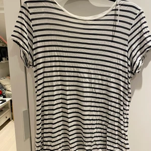 ”Genomskinlig” randig tröja - OBS: hämtas eller möts upp i Limhamn/Malmö. Skickas ej