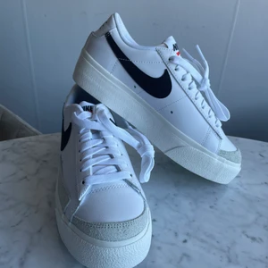 Nike Blazer Platform, storlek 36  - Nike Blazer Platform, storlek 36. Oanvända