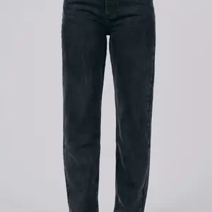 Säljer ett par ”washed black” jeans i storlek xs som är för stora för mig. Använt 1 gång. Frakt tillkommer. Pris går att diskutera☺️