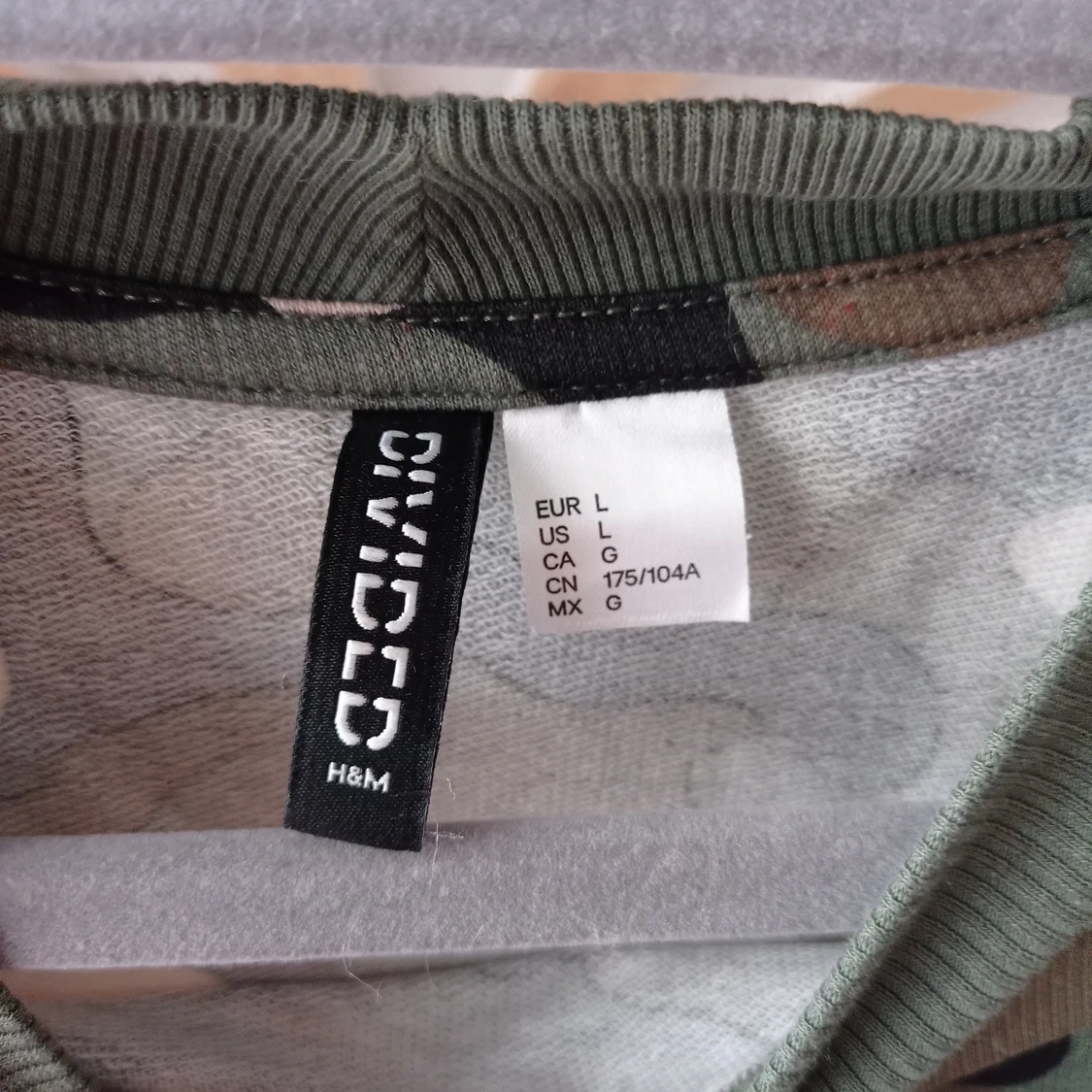 Kort t-shirt storlek L  - 90