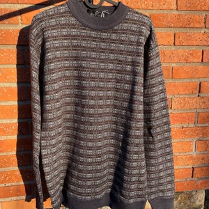 Stackat - Stickad brunrandig