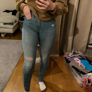 Levis jeans storlek 27 - I jättefint skick. Köparen står för frakten☺️