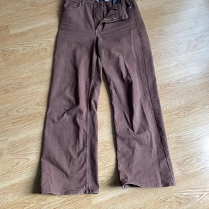 Jeans - Bruna jeans storlek 42