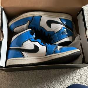 Jordan 1 signal blue köptes för 2500kr. Kvitto finns 