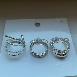 Helt oanvända ringar i silver från H&M. Säljer pga råkade köpa fel  storlek. 
