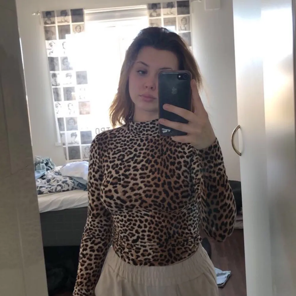 Jätte snygg leopard tröja från Gina. Super strechig!!. Tröjor & Koftor.