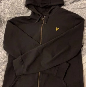 Tröja från Lyle & Scott - Tröja i nyskick från Lyle & Scott i storlek XL. Du står för frakten! 🤍