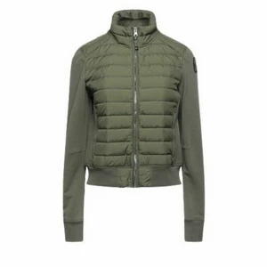 Para jumper vårjacka  - Vårjacka av märket parajumper, äkta! Köpt på miinto för 3300kr Storlek M pris kan diskuteras vid snabb affär :)