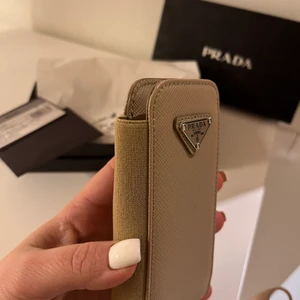 Mobil fodral  - Beige mobilfodral halsband 