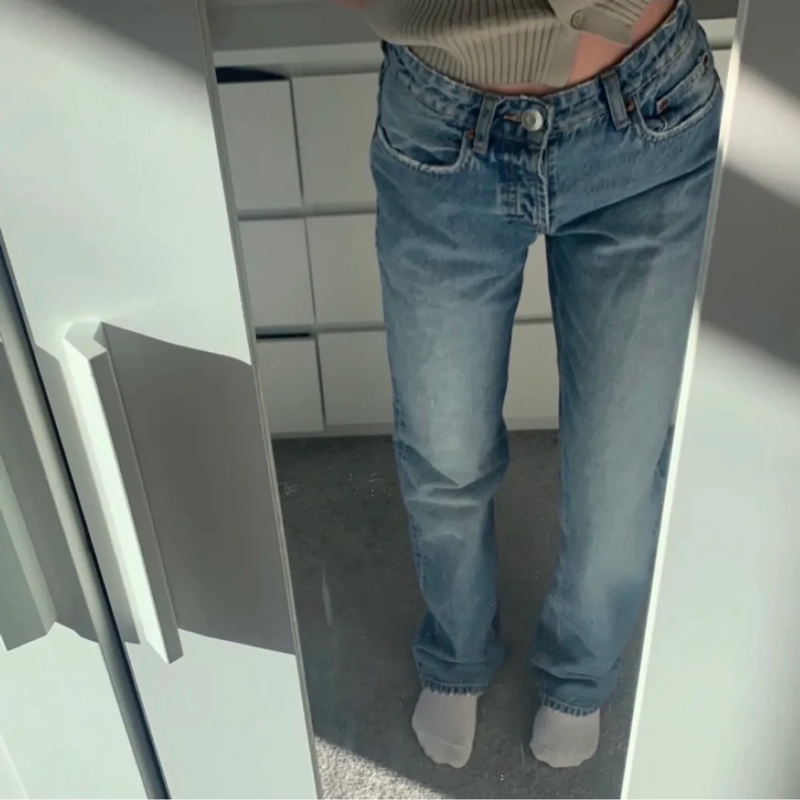 Zara mid rise straight jeans - 91