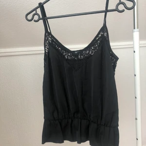 Topp  - Topp från Bikbok! Aldrig använd! #bikbok #nyskick #topp kan mötas i malmö/Arlöv/Lund annars frakt 