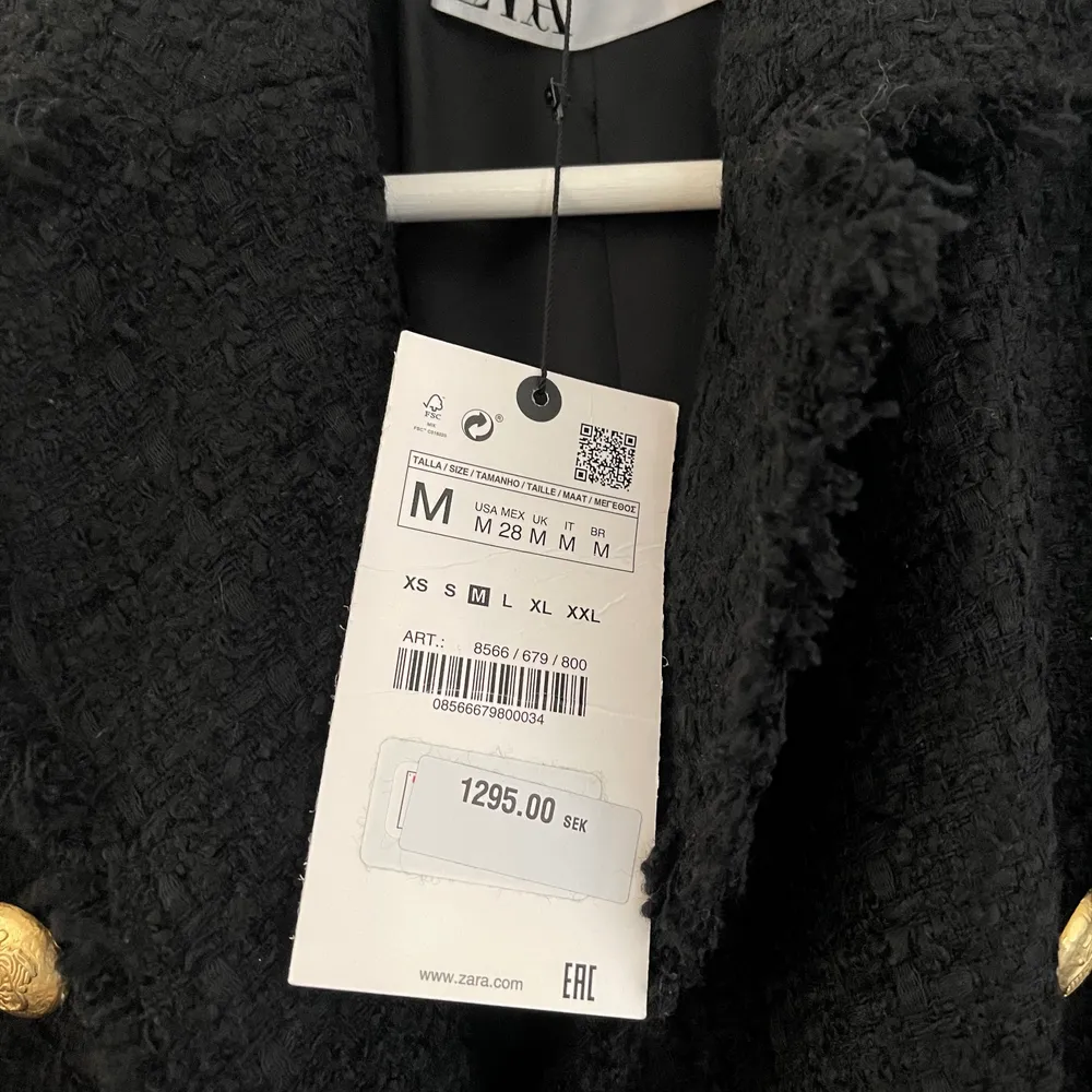 säljer helt ny kappa från Zara med prislapp kvar! nypris 1295 storlek M . Jackor.