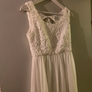 Klänning  - Studentklänning !! Bra skick storlek s. 240 inklusive frakt ❤️❤️