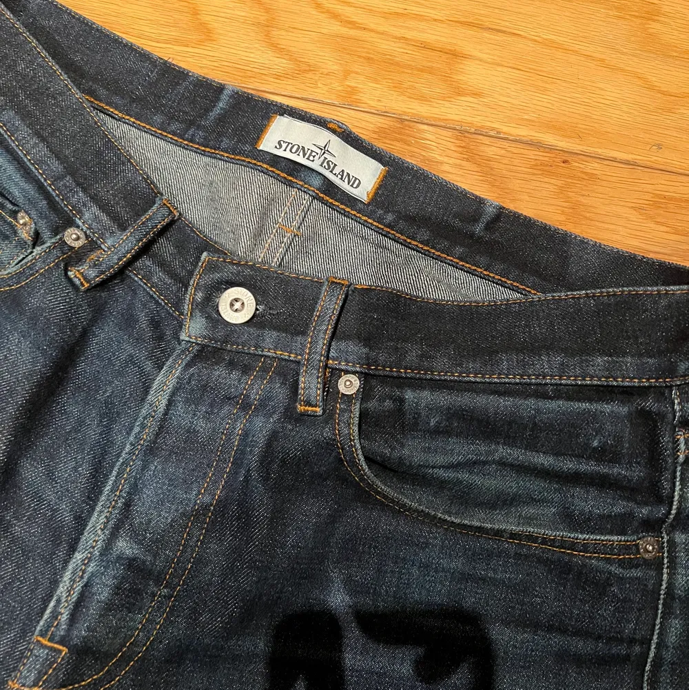 Ett par fina Stone island jeans! Köpta på kaufman i Köpenhamn för ett tag sen. Säljer pga inte passar mig längre, waist 32.. Jeans & Byxor.
