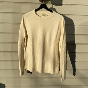 Stickad Tröja (M) - Stickad tröja från Easy West, Brothers i storlek M. I fantastiskt skick, endast använd enstaka gånger. Sitter perfekt i storleken, true to size. 