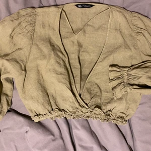 Zara T-shirt  - Perfectly well, just used it once during summer. Goes very well with white pants, shorts or skirt ❤️