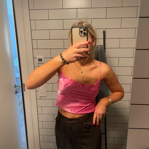 Linne - Så snyggt linne från bershka. Har klippt av de då det var en klänning innan. Använd typ 1 gång! 