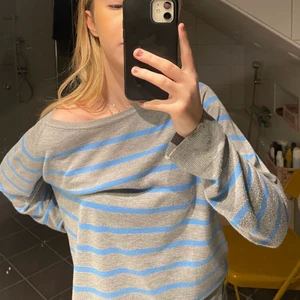 Tröja från zara - Trendig tröja från zara som är någorlunda använd och i bra skick!