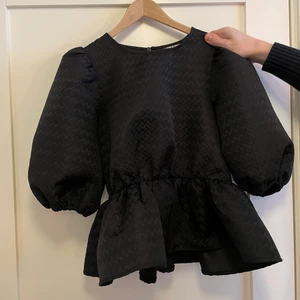 Topp från na-kd  - Fin topp. Använd fåtal gånger så den är som ny 