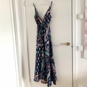 Vacker sommarklänning! ❤️ - Världens vackraste sommarklänning! Storlek S/M. Har endast provat den hemma, så den är helt ny! 🌟❤️