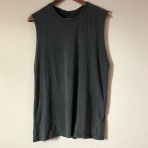 Linne - Grå/svart linne. Storlek S-M. Köparen står för frakt! 