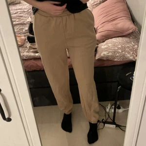 Mjukisbyxor - Mjukisbyxor från hm, säljer då jag inte tyckte dom satt bra på mig, så endast testade, är storlek S men skulle passa M oxå 40kr + frakt
