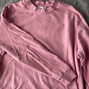 Ljusrosa sweatshirt från weekday som inte kommer till användning💖