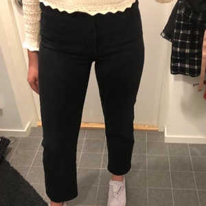 Skönaste Levis jeansen❣️ - Så sjukt mjuka och sköna jeans i från Levis❣️köpa för ungefär 1300 på zalando! Väldigt fint skick och passar till allt! Modellen heter ribcage & straight