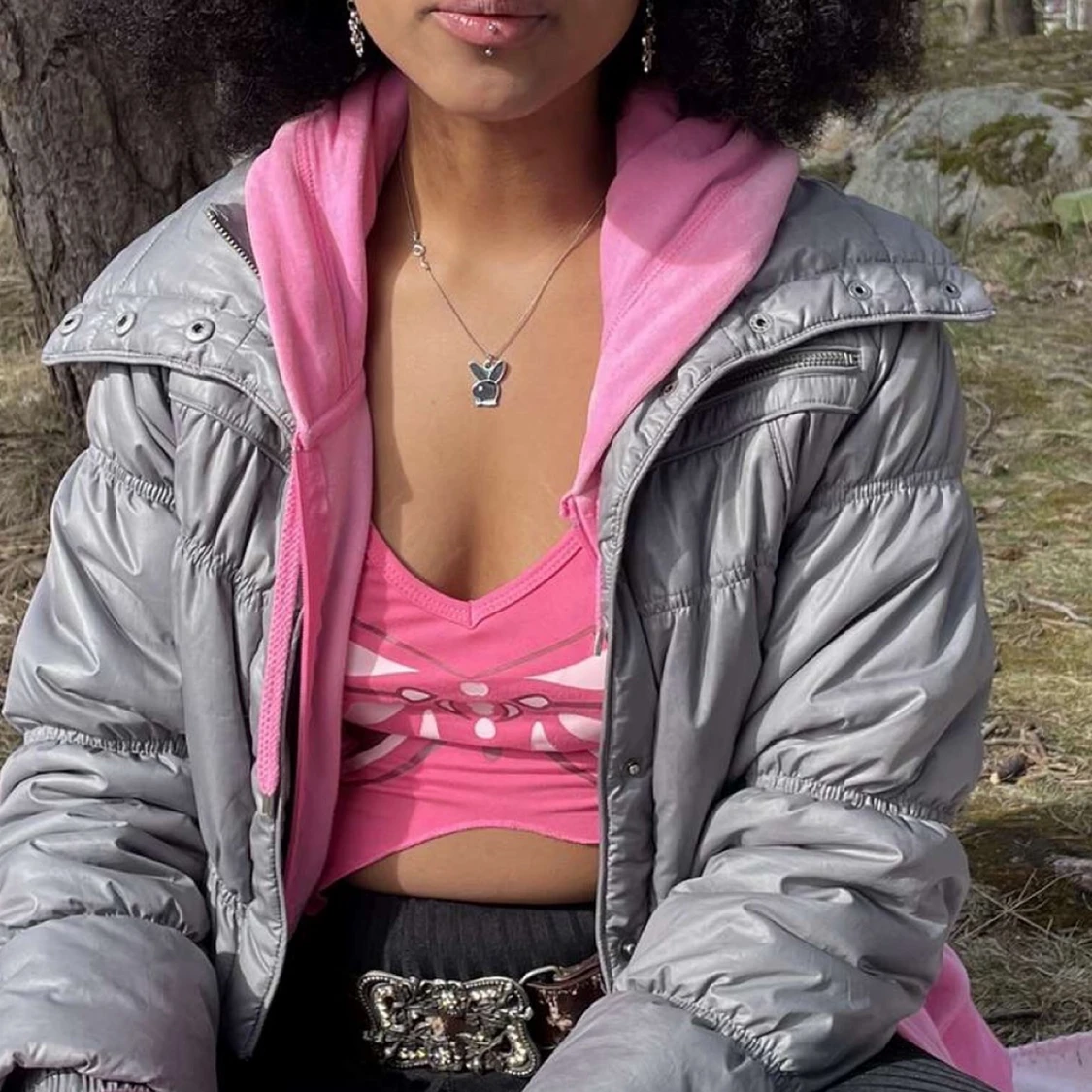 rosa croptop med fjärillamönster - 90